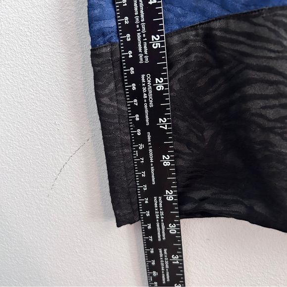 Victoria’s Secret Pajama Pants XL Sleepwear Satin Wide Leg Blue Zebra Black New - Picture 4 of 6